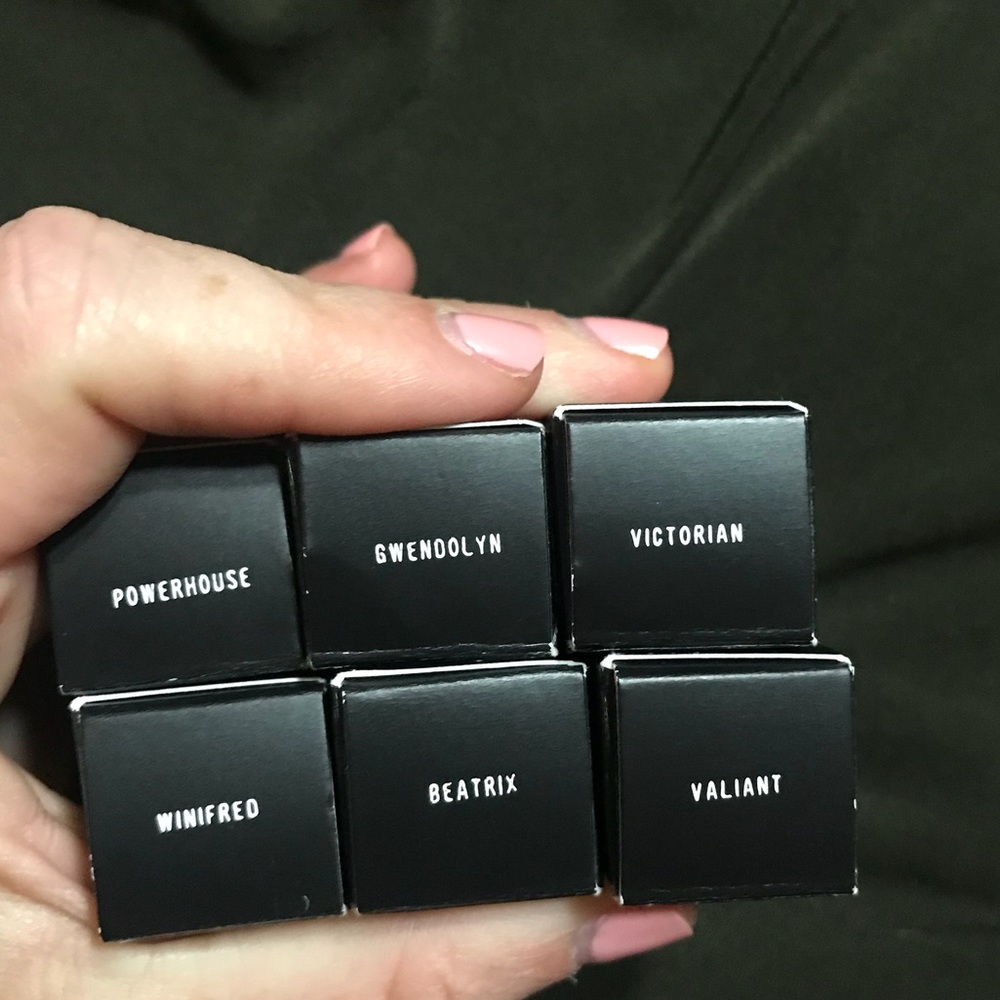 Set of 6 MAC lipsticks in perfect fall shades!